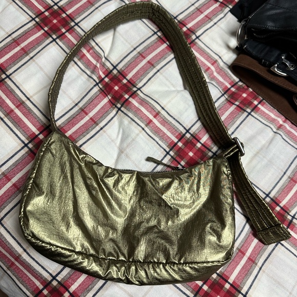BAGGU metallic brass cargo shoulder bag - Picture 2 of 2